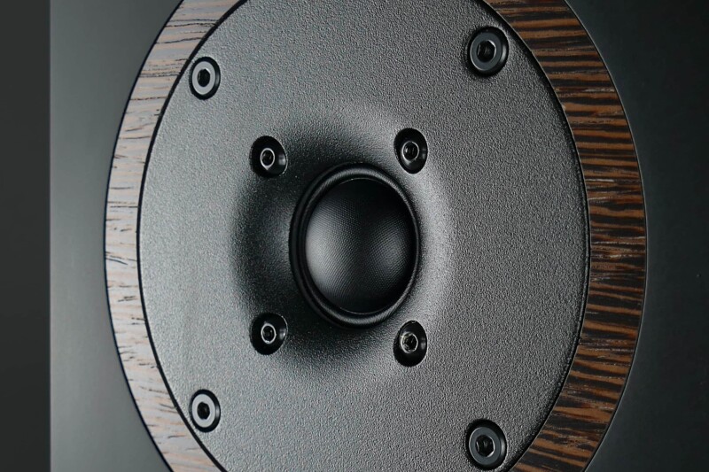 Econik FOUR Schwarz matt